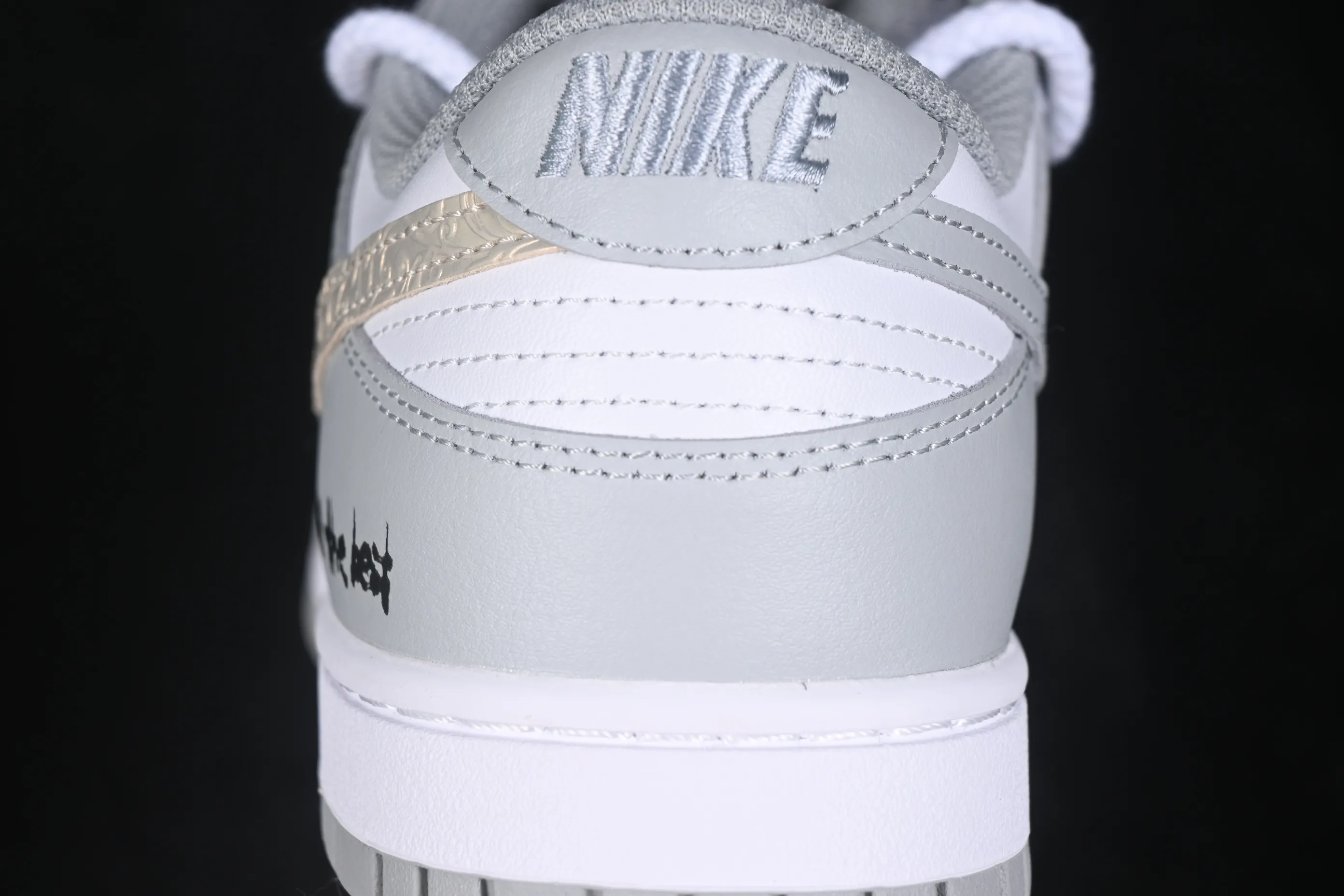 All categories Nk SB Dunk Series Nk SB Dunk Low High-end customized low-top sneakers Nike SB Dunk Low straps Anniversary high-end customized low-top casual sneakers HF5441-105